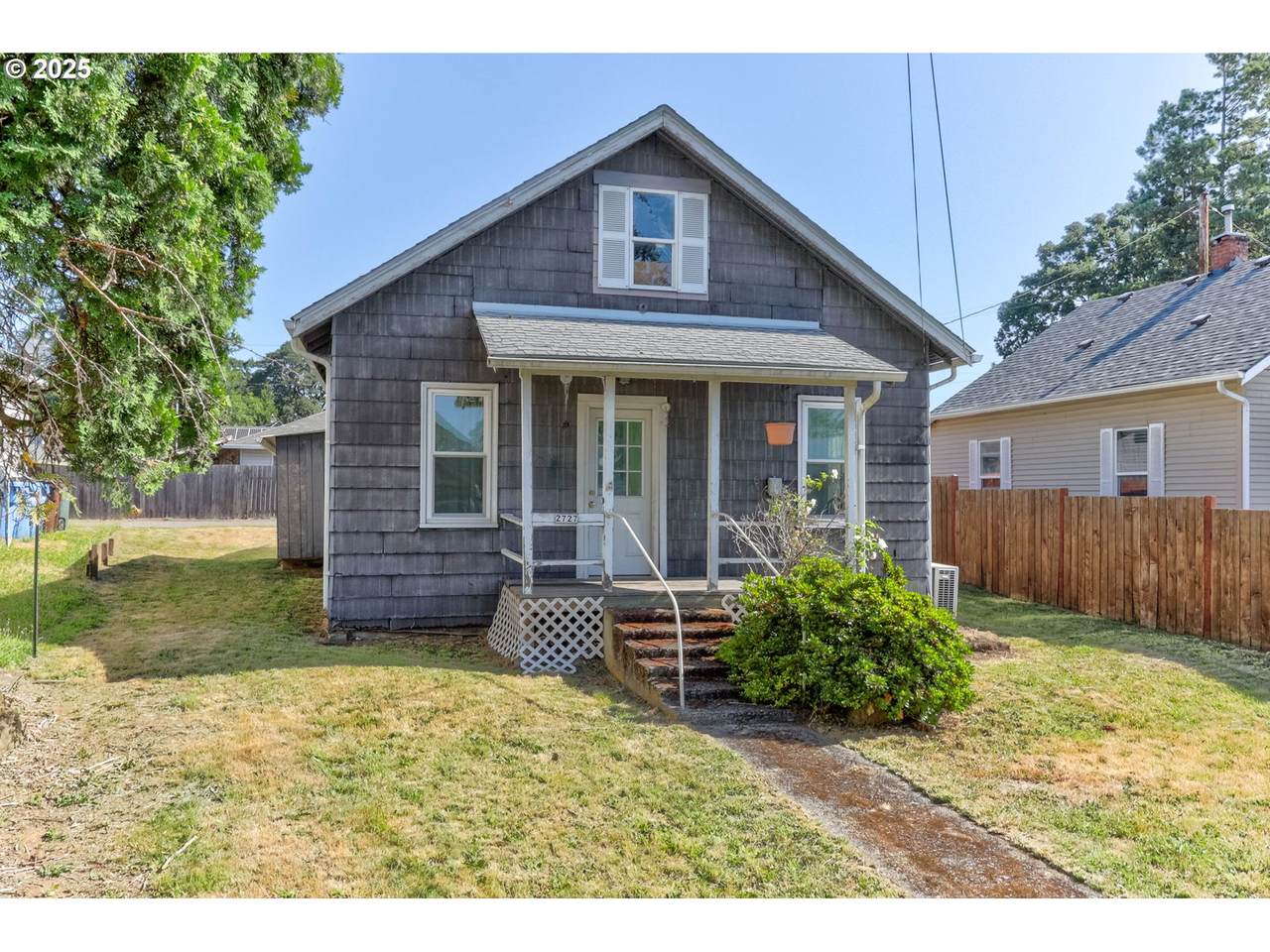 2727 E St - Photo 1