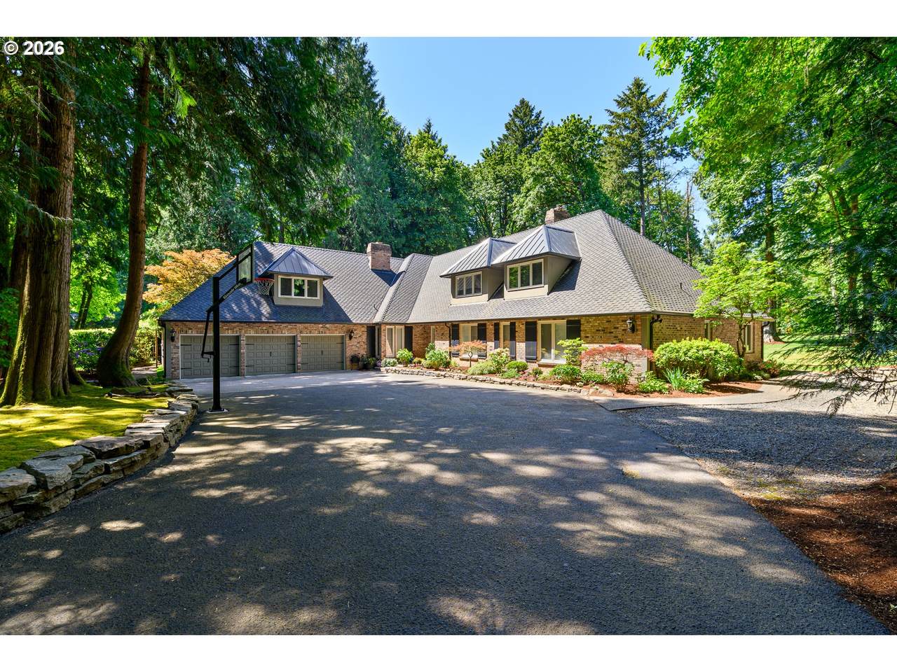653 Victoria Pl - Photo 1