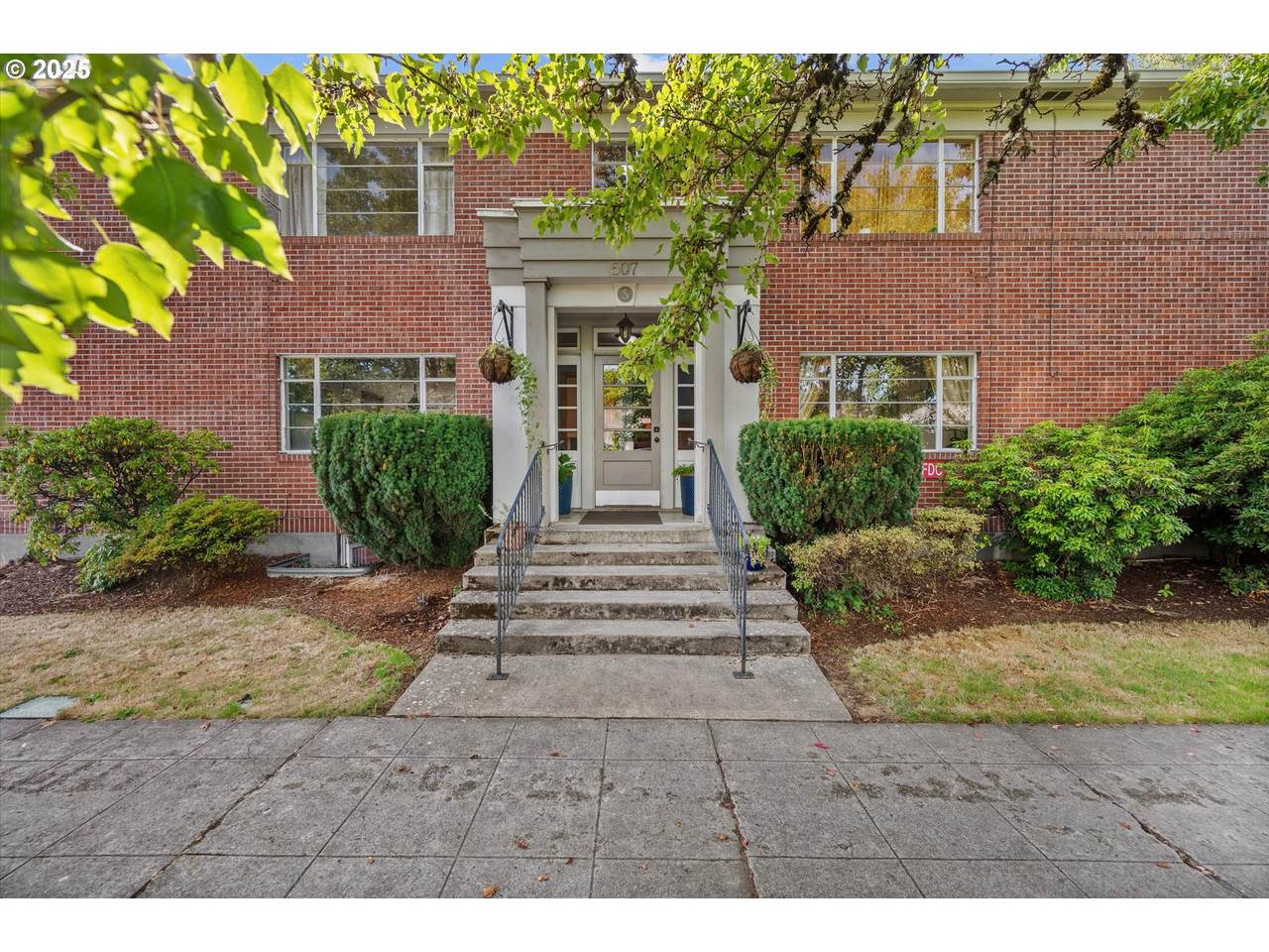 507 Davis St - Photo 1