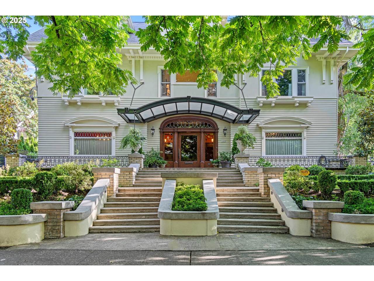 https://bt-photos.global.ssl.fastly.net/portland/1280_boomver_1_263834194-2.jpg