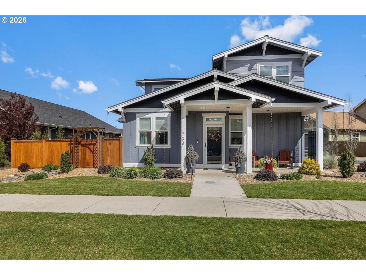 1733 Hemlock Ave - Photo 1