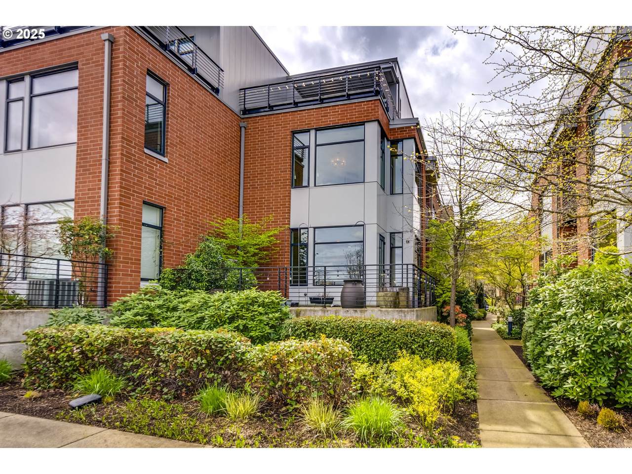 1716 Riverscape St - Photo 1