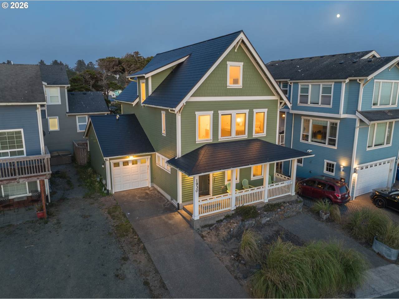 1930 Harbor Ave - Photo 1