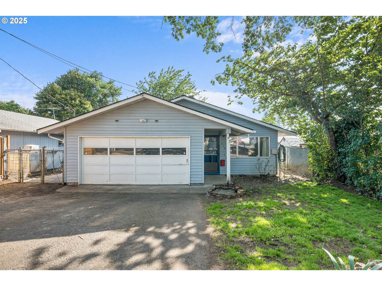 414 11TH St - Photo 1