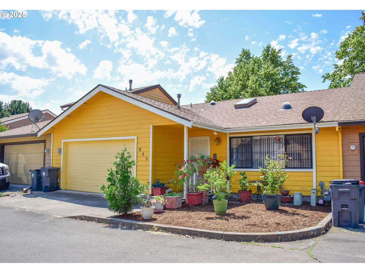 640 Golden Ln - Photo 1