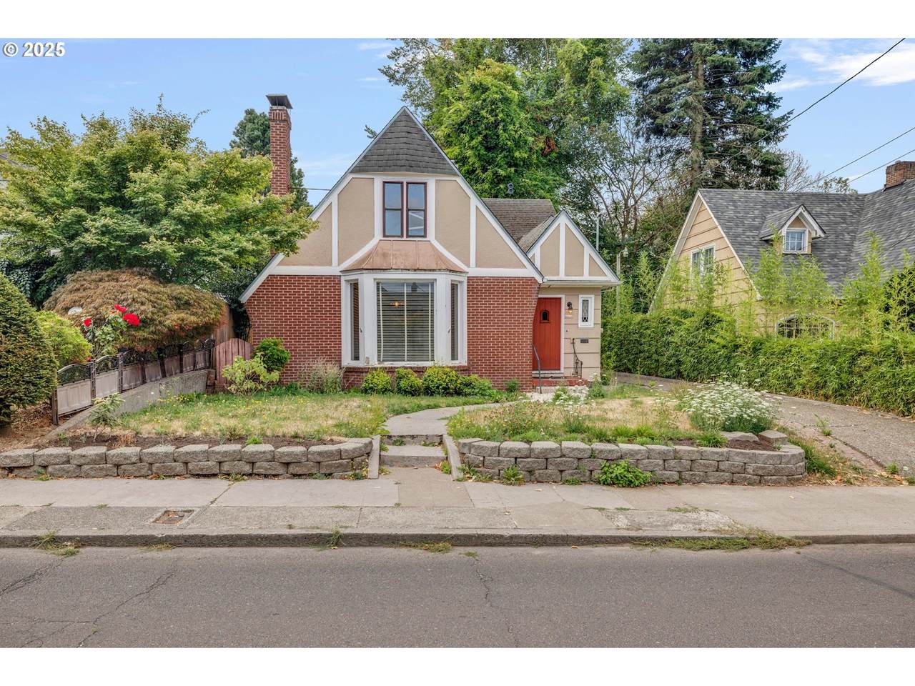 4434 Burnside St - Photo 1