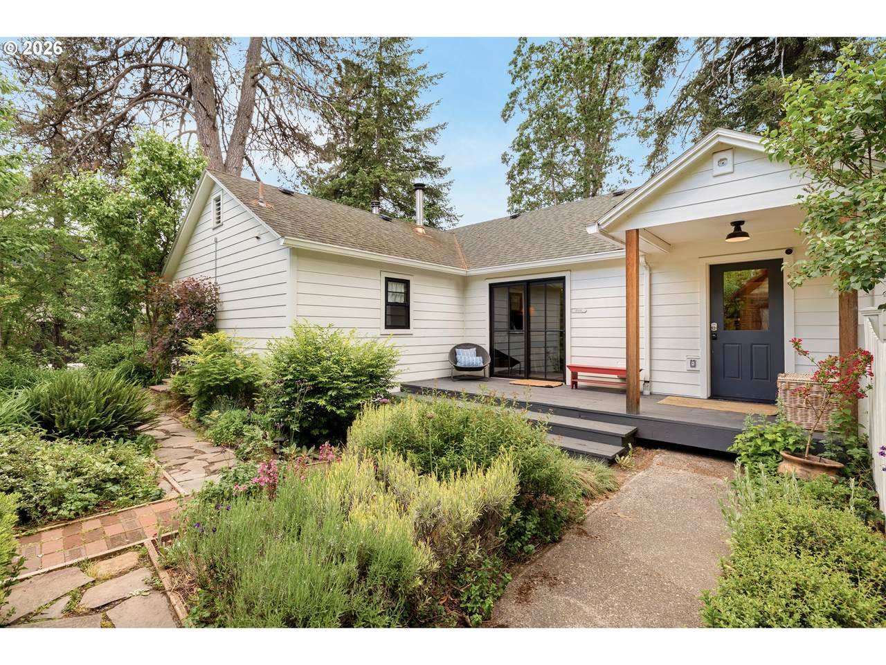 https://bt-photos.global.ssl.fastly.net/portland/1280_boomver_1_270502018-2.jpg