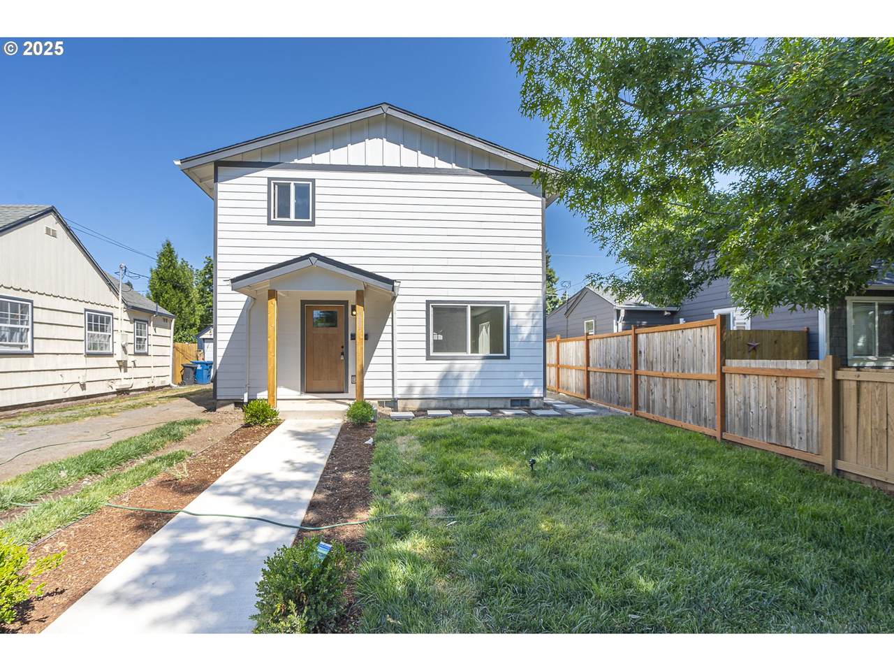 1043 6TH St - Photo 1