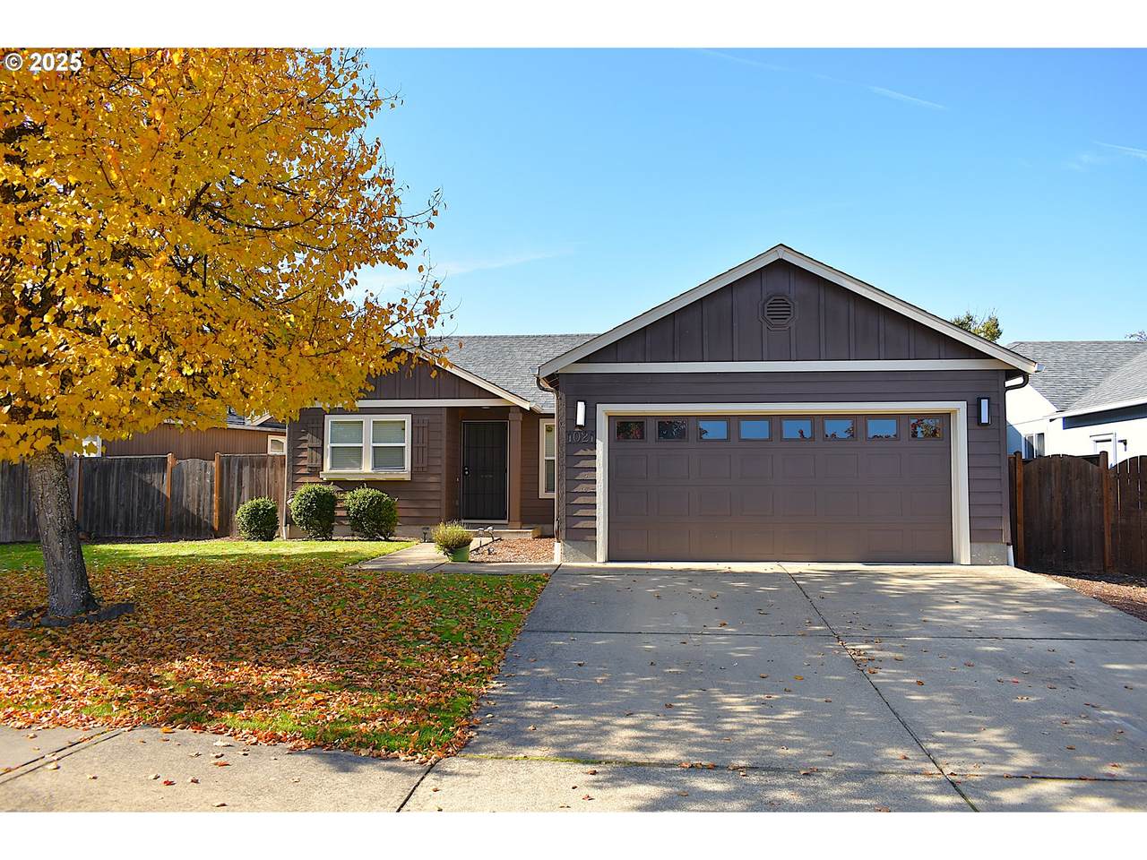 1021 1ST St - Photo 1