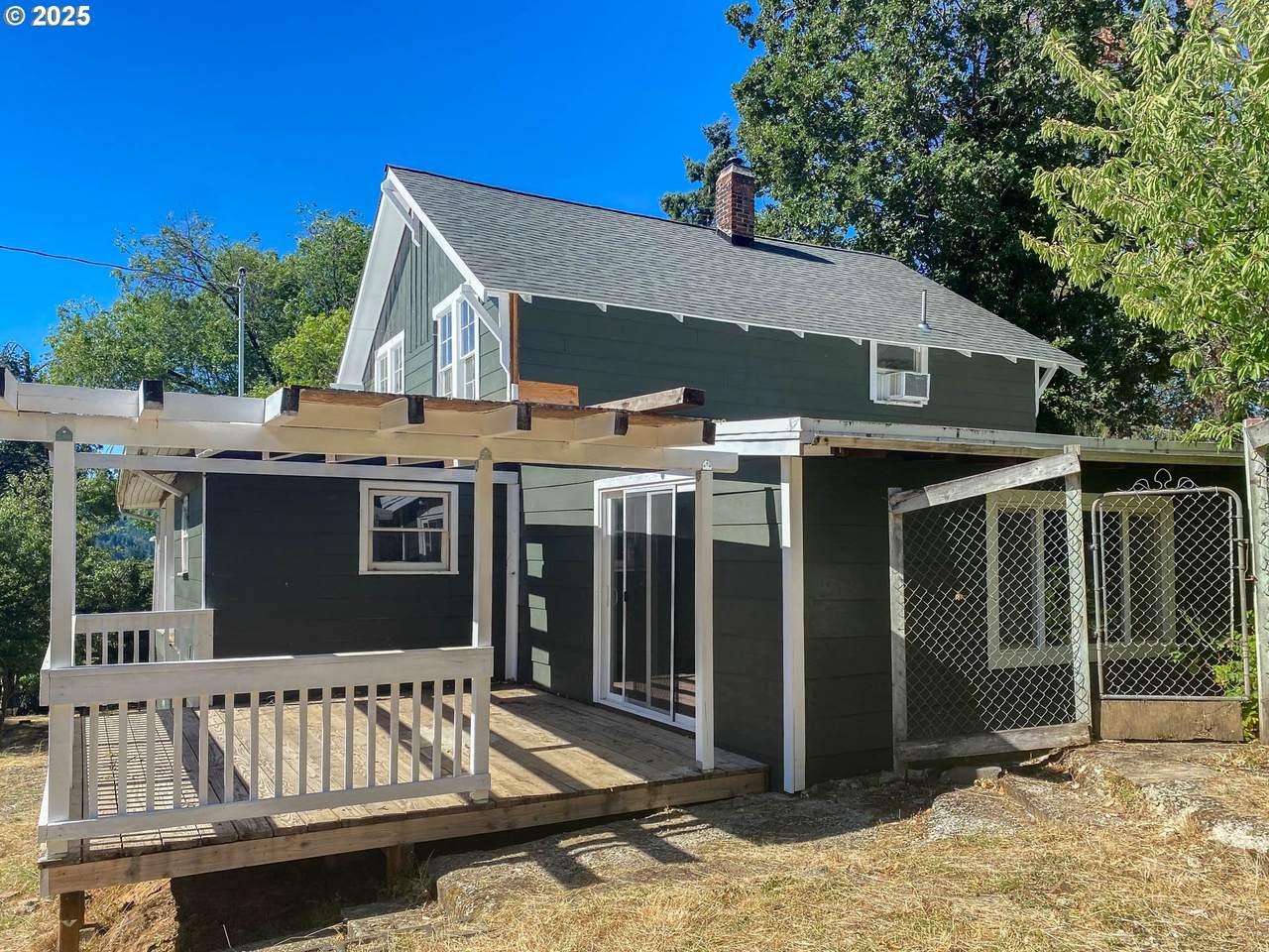 554 Cedar St - Photo 1