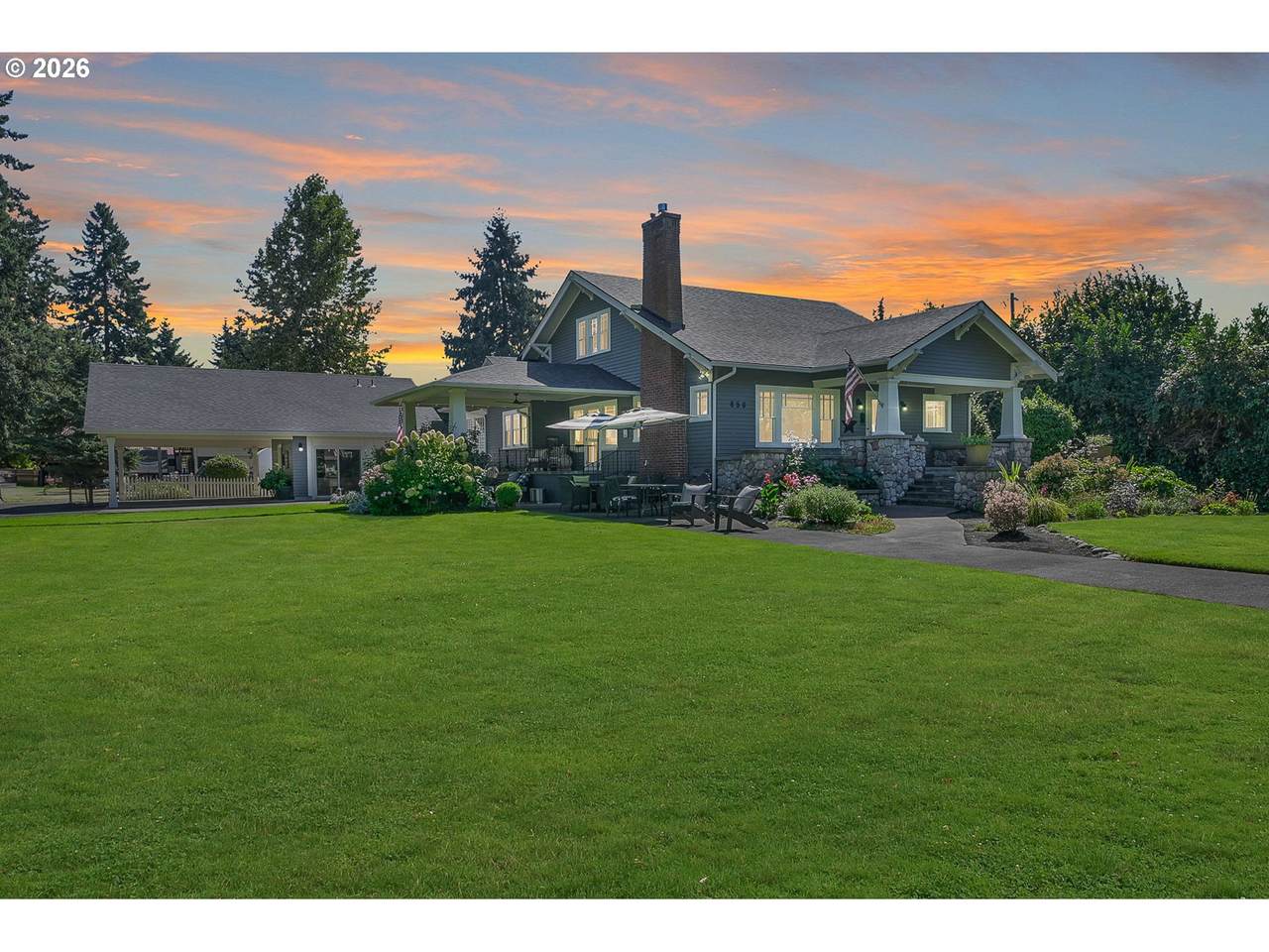 850 Beacon Dr - Photo 1