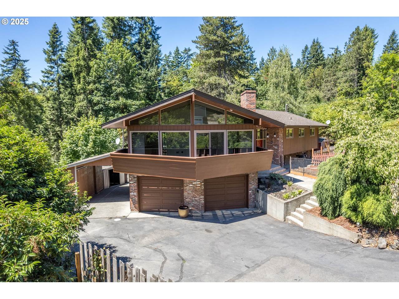 2327 Lynnwood Dr - Photo 1