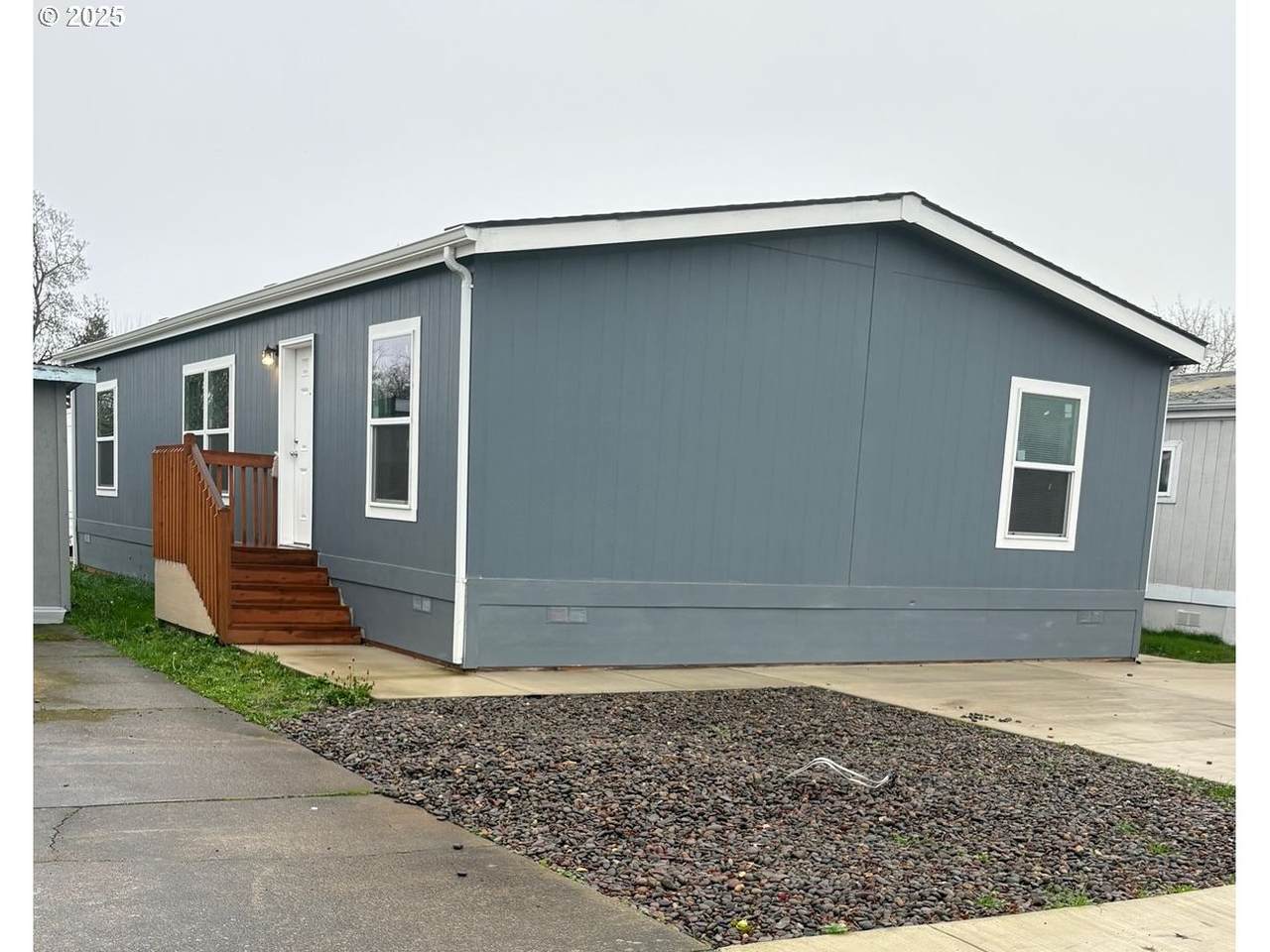 1025 6th St - Photo 1