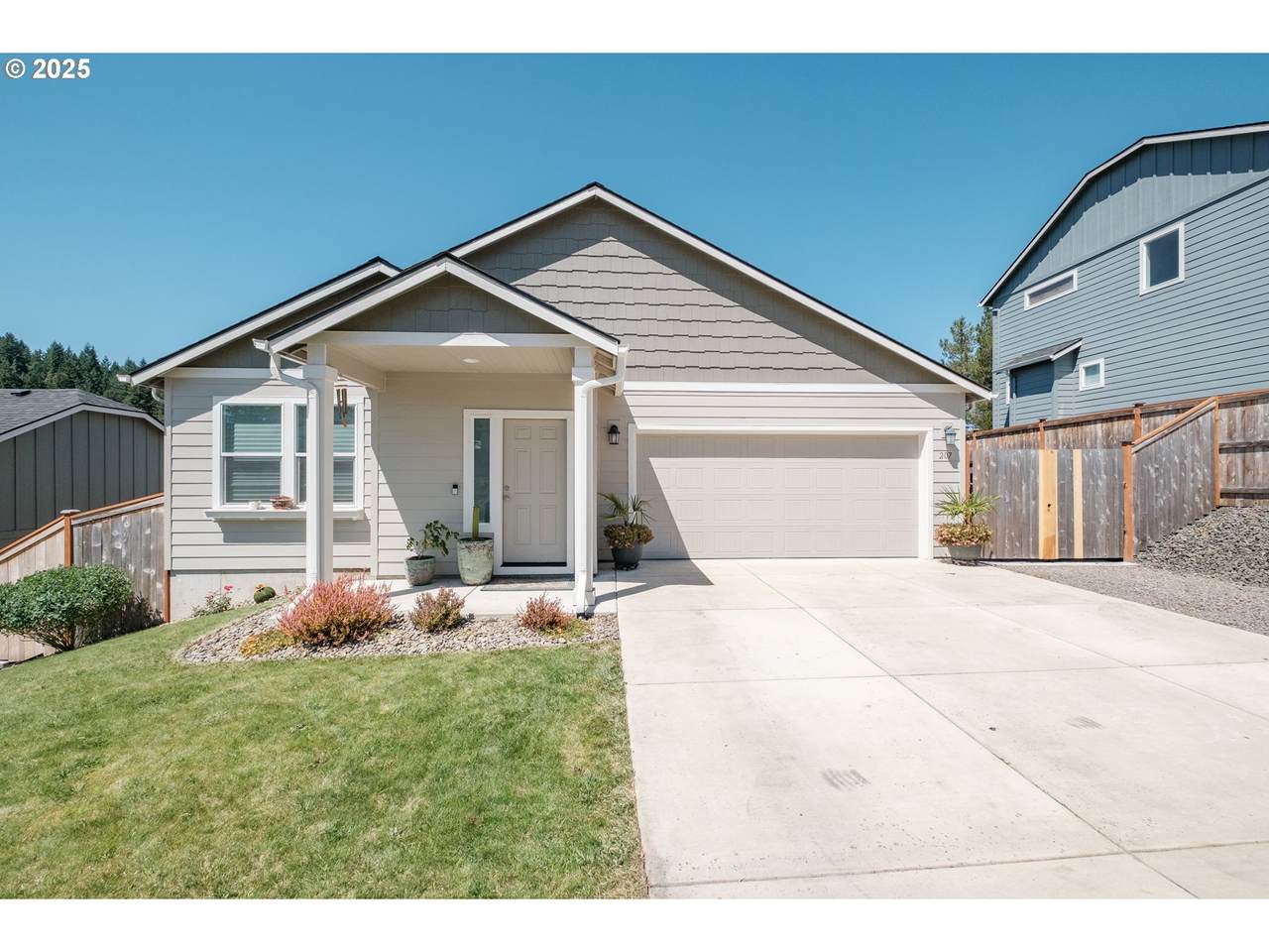 207 Rockcrest Dr - Photo 1