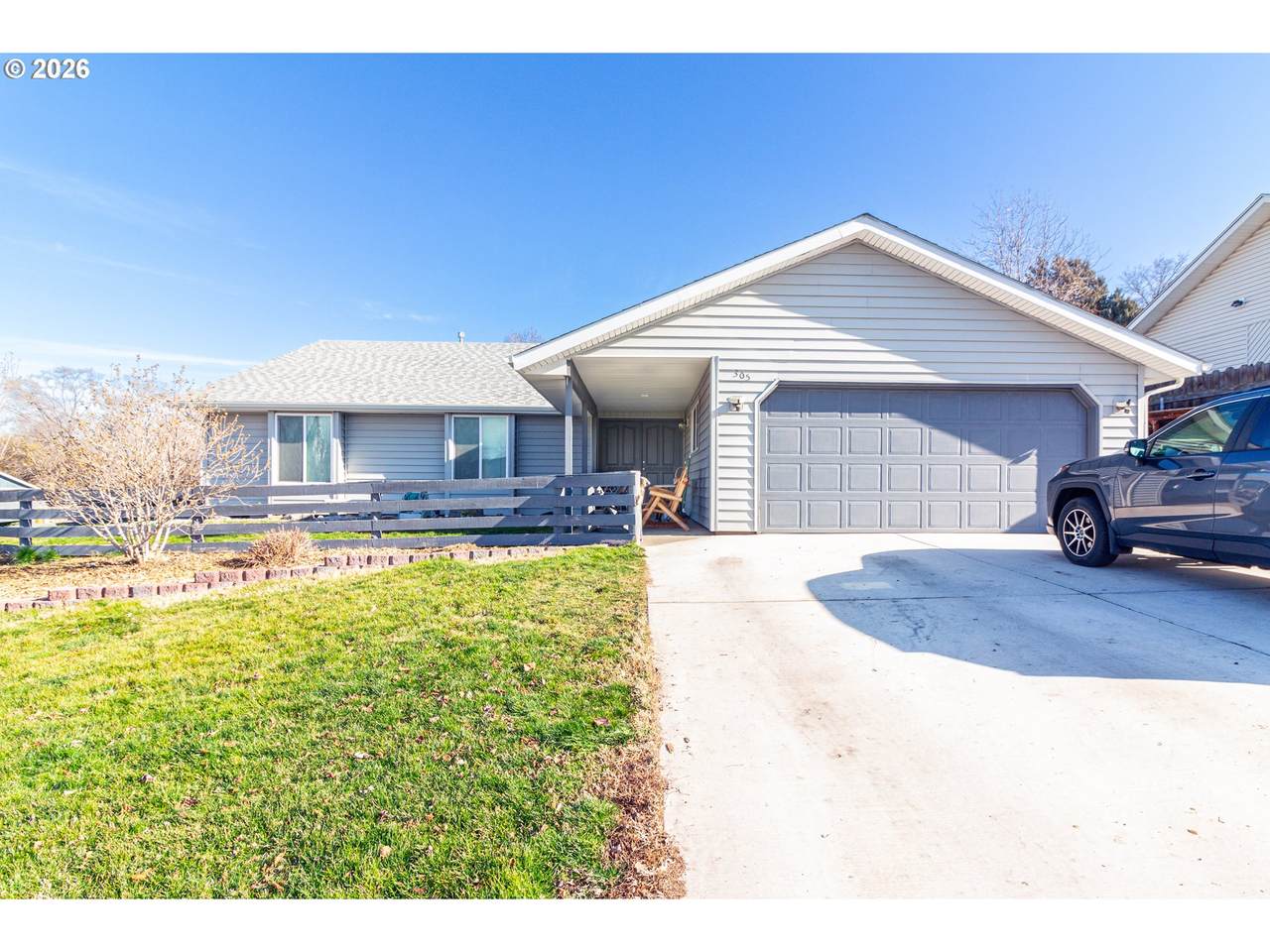 305 9TH Dr - Photo 1