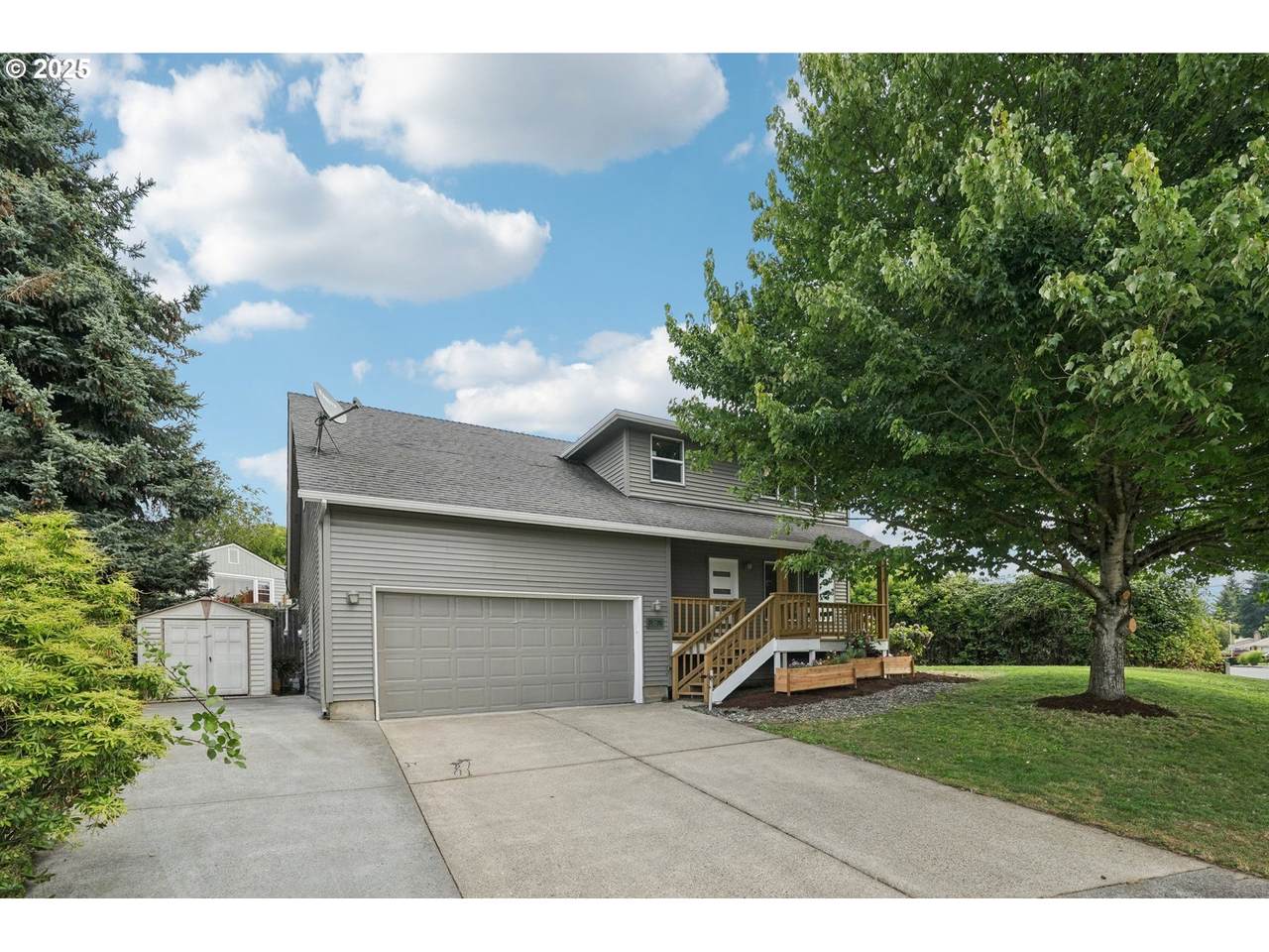 208 106TH St - Photo 1