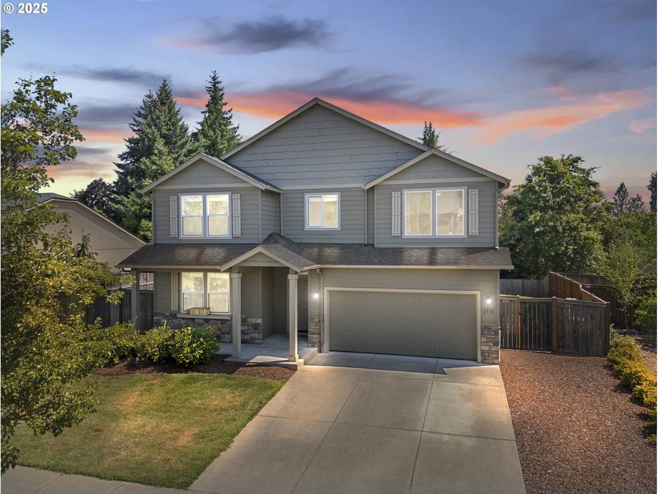 2558 White Oak Ave - Photo 1