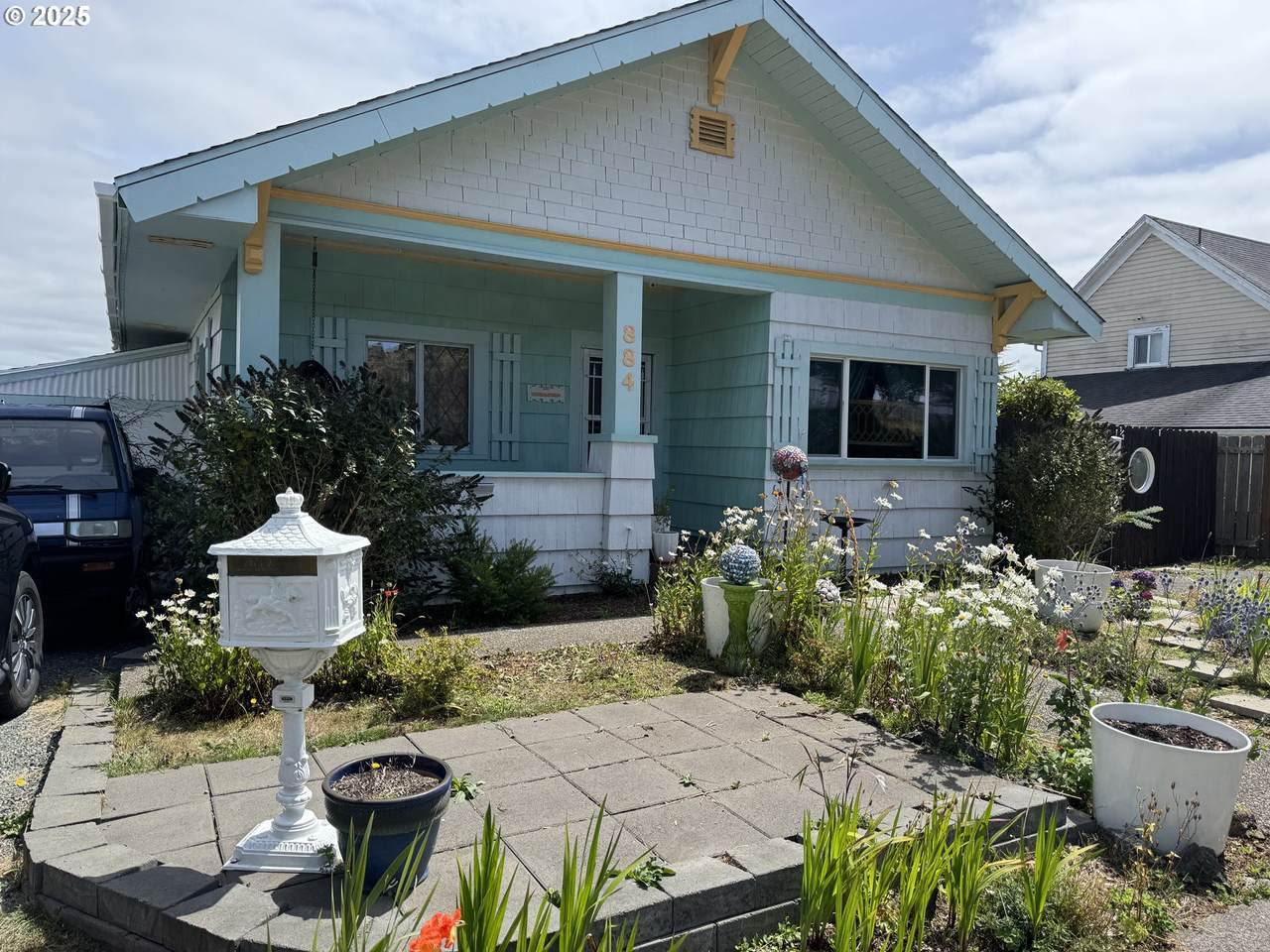 884 7TH St - Photo 1