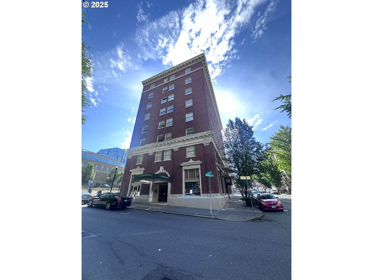 1005 Park Ave - Photo 1