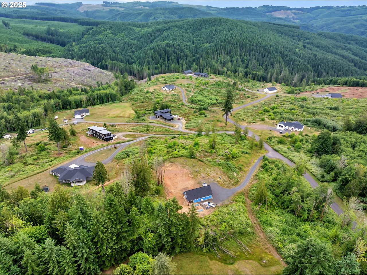 215 Stewart Dr - Photo 1
