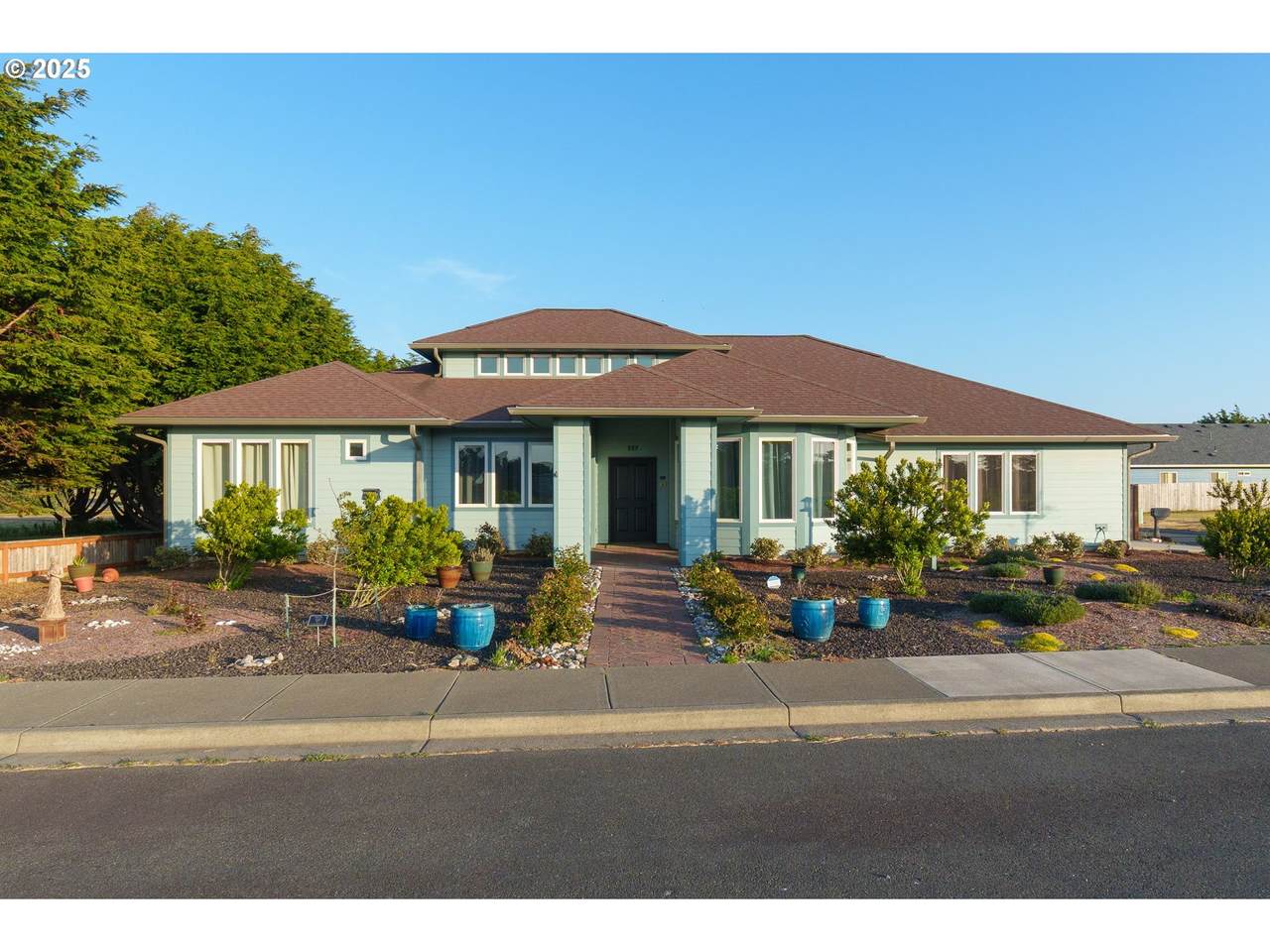 557 Shearwater Cir - Photo 1