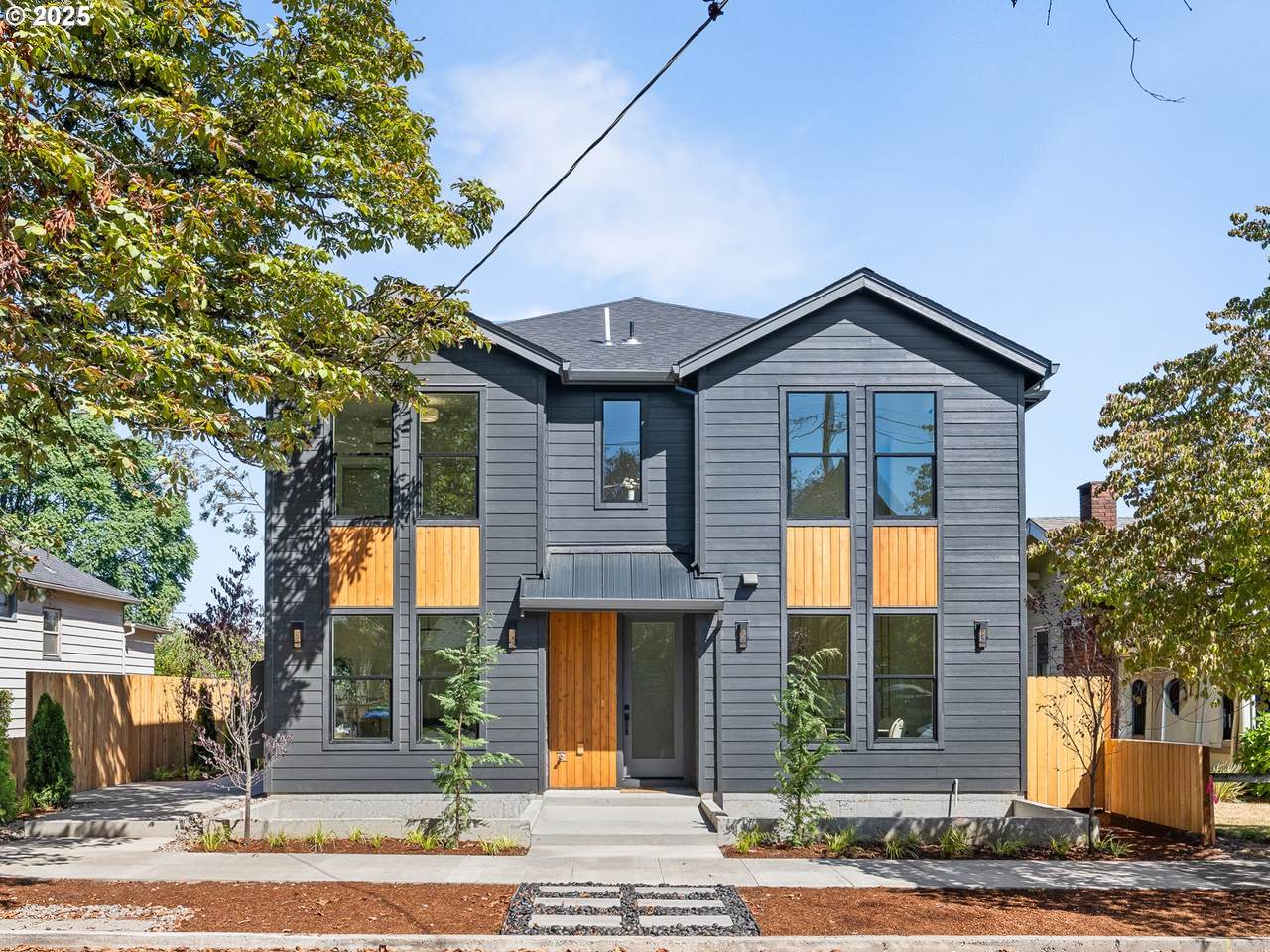 2077 Harold St - Photo 1