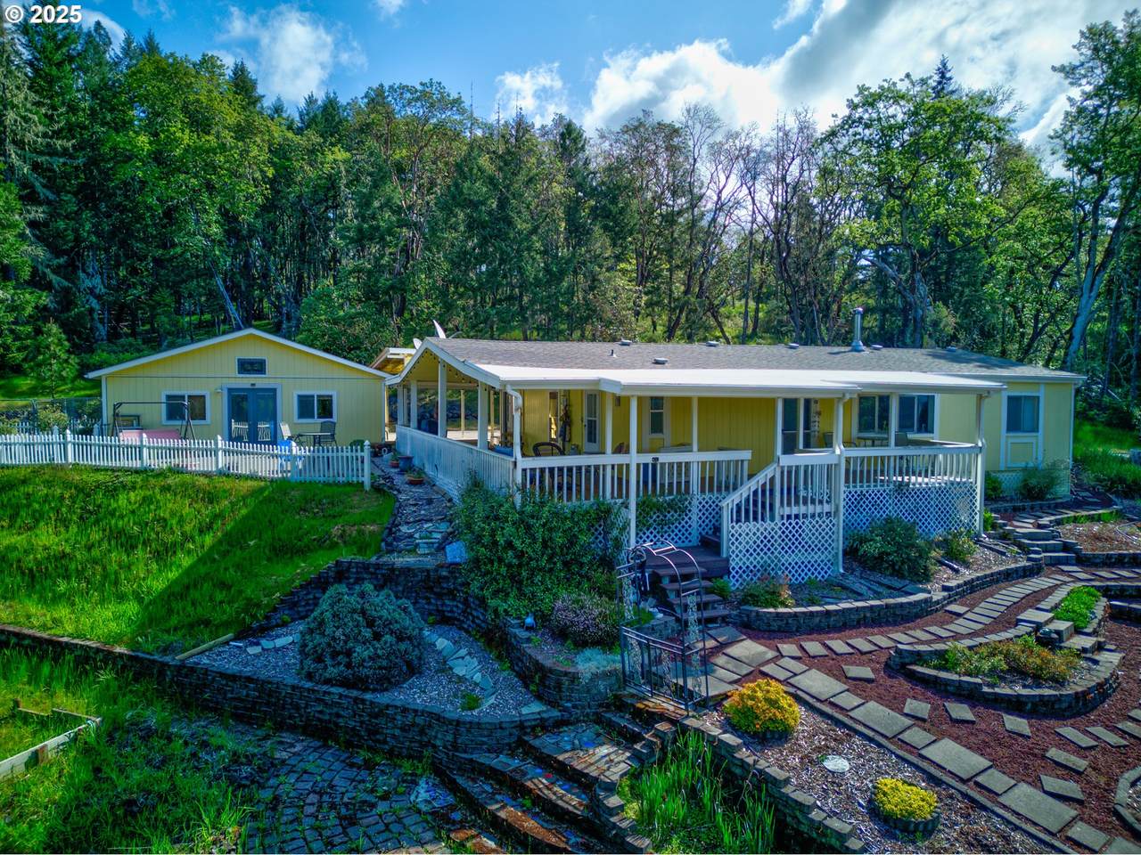 1160 Cleveland Loop Dr - Photo 1
