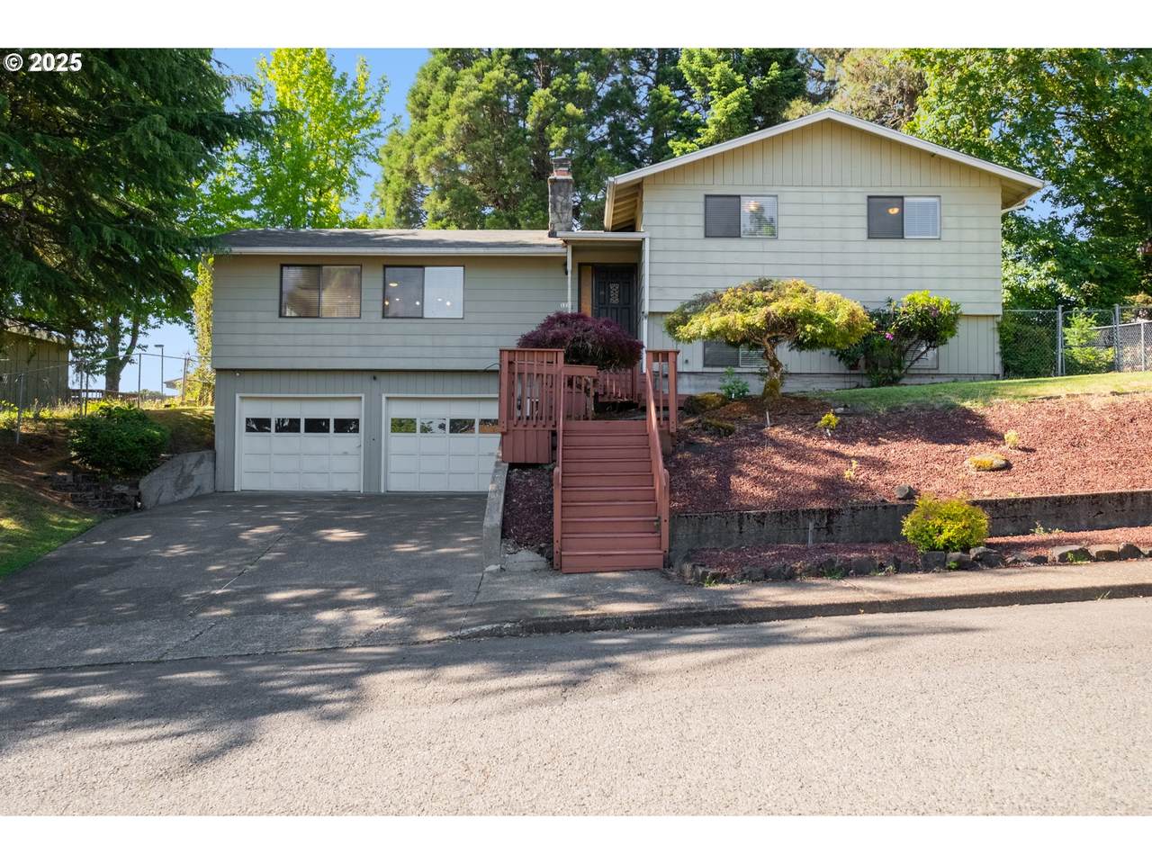 1221 Maple St - Photo 1