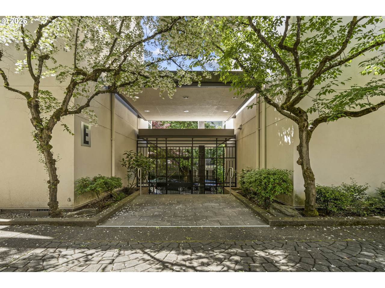 1535 Clay St - Photo 1
