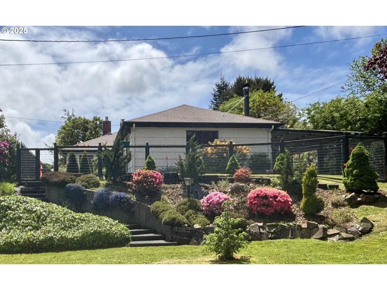679 Clatsop Ave - Photo 1
