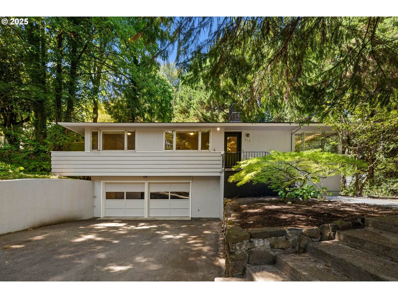 910 York Rd - Photo 1