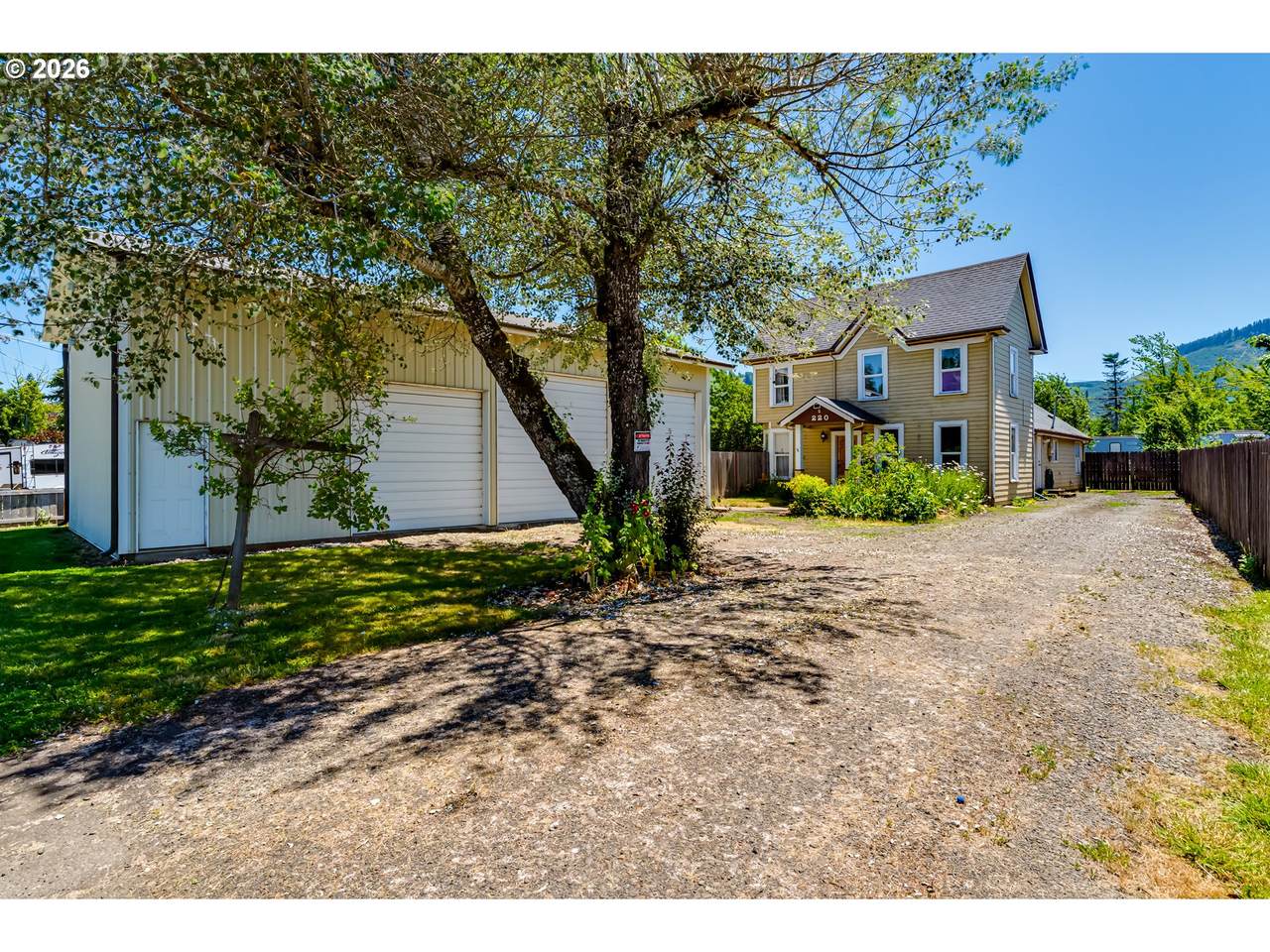 220 Main St - Photo 1