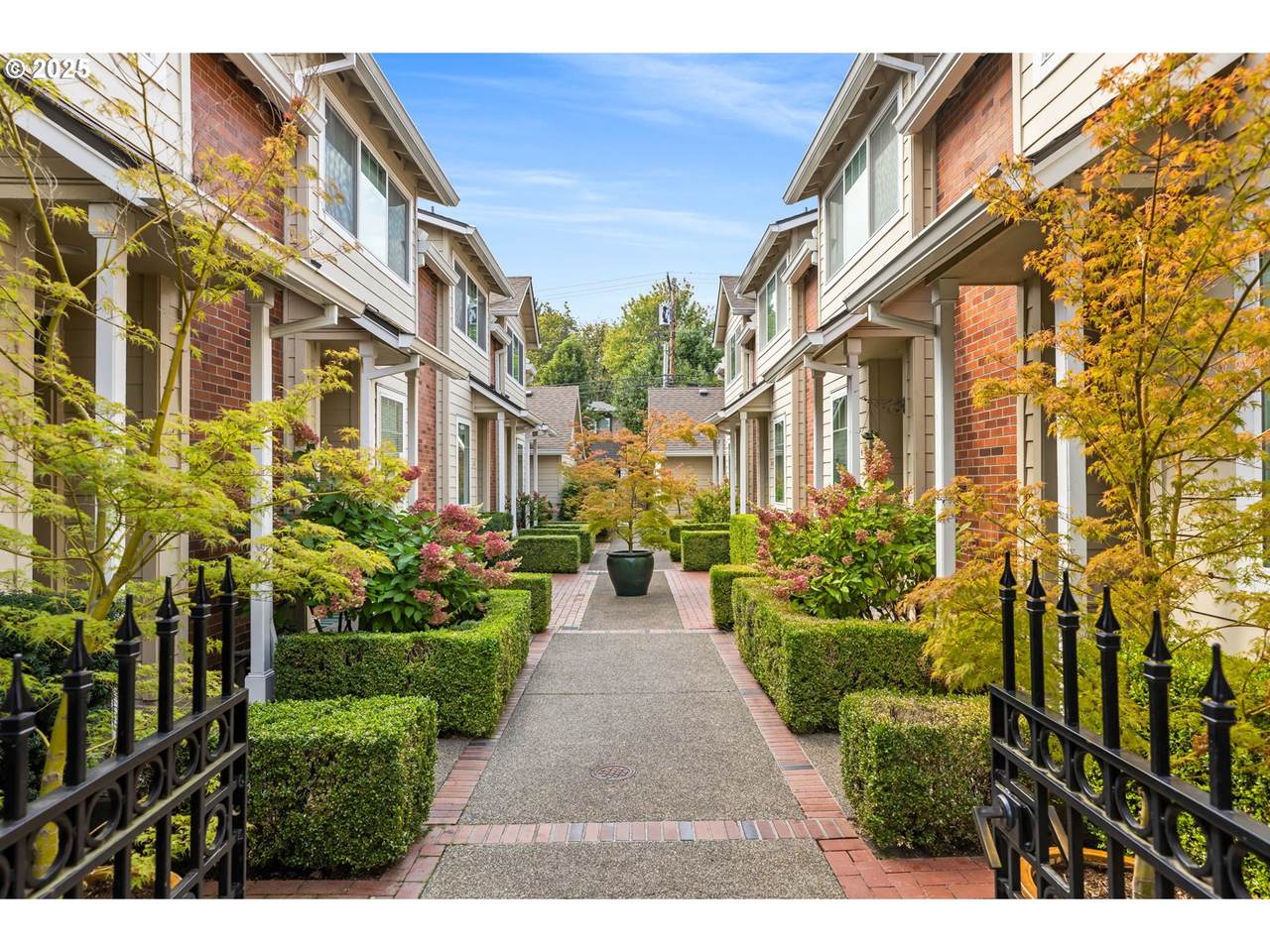 436 5TH St - Photo 1