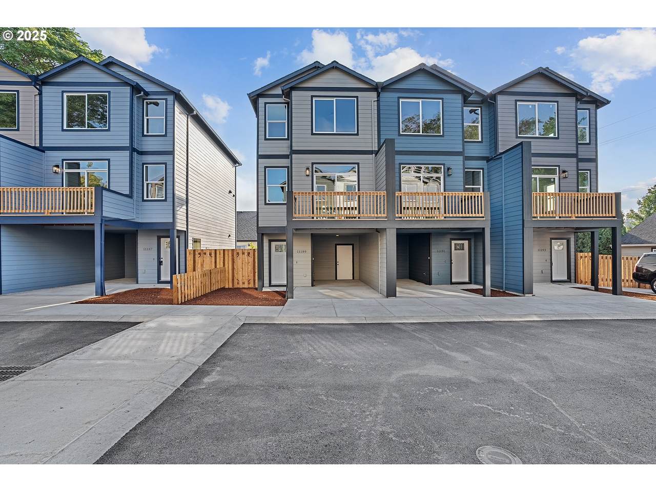 11189 Stark St - Photo 1