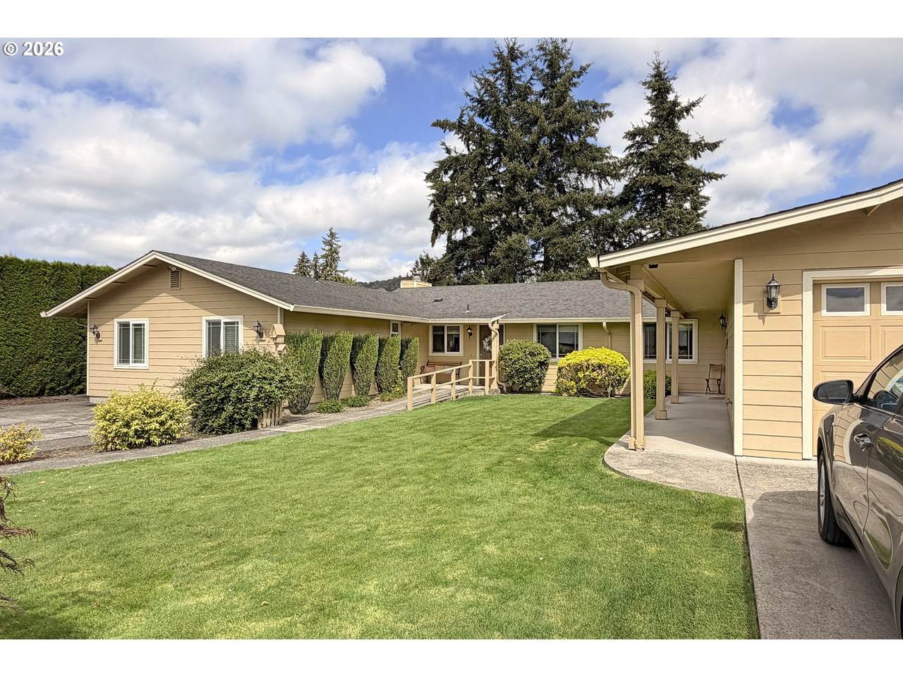 2091 Spruce Ave - Photo 1