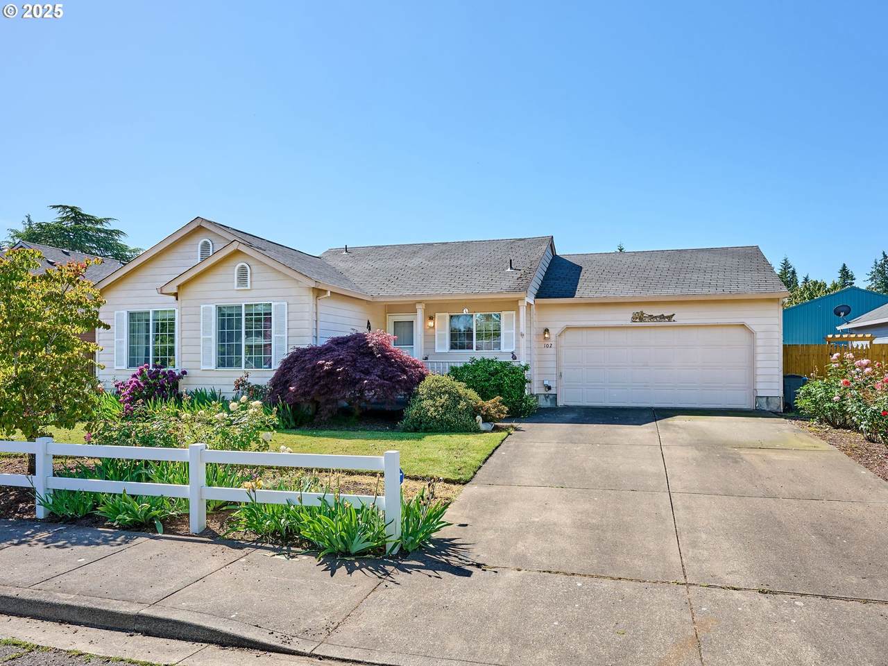 102 Ashley Ct - Photo 1