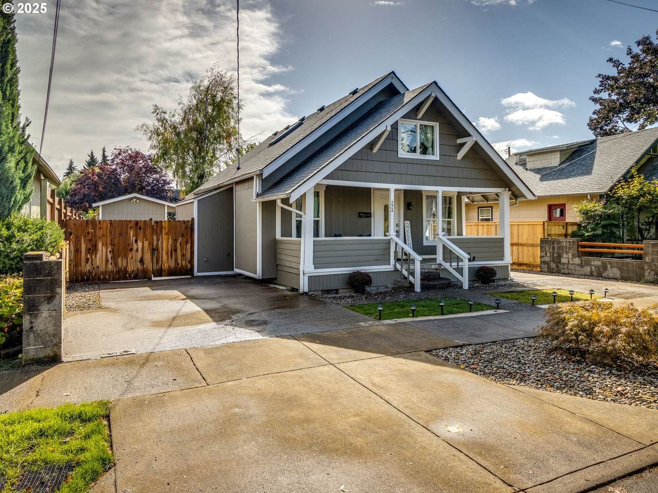 224 11TH St - Photo 1