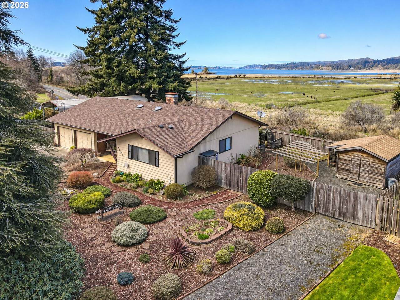 1605 Applewood Dr - Photo 1