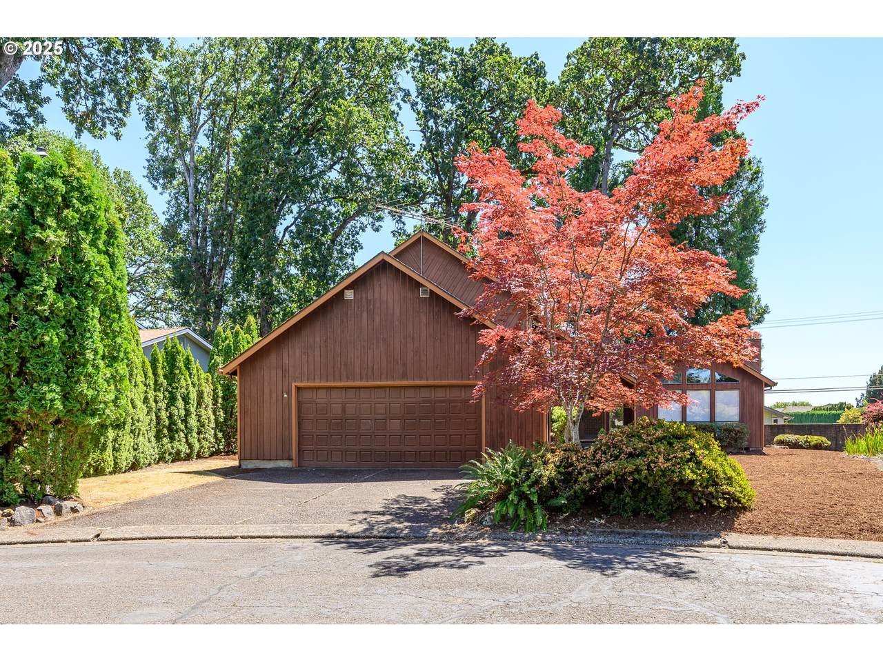 905 Oakwood Cir - Photo 1
