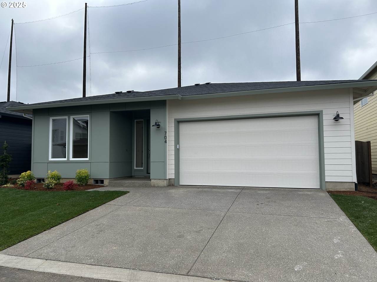 704 Magnolia Ave - Photo 1