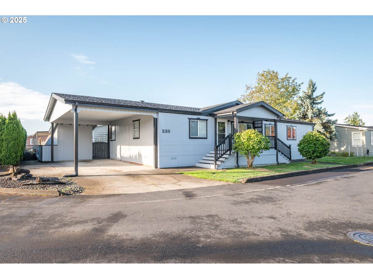 233 Concord Pl - Photo 1