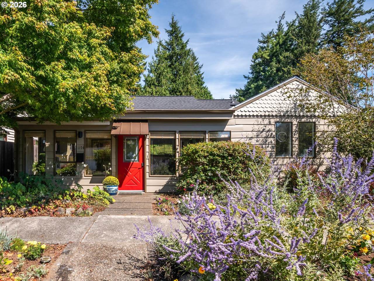1174 Juniper Ave - Photo 1