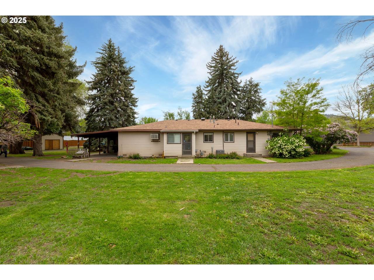 2903 Spruce St - Photo 1