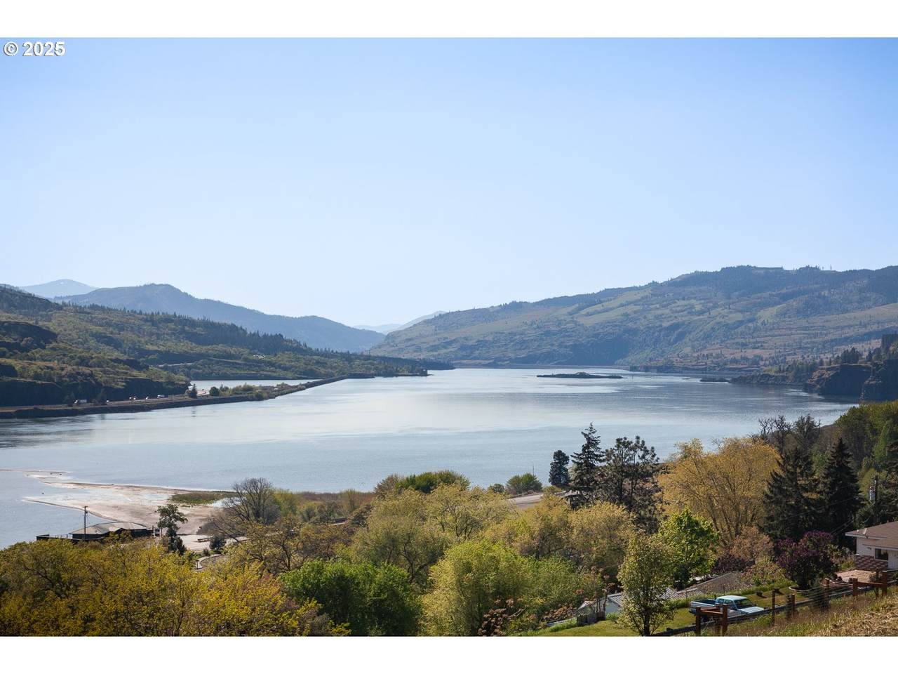  Columbia Dr - Photo 1