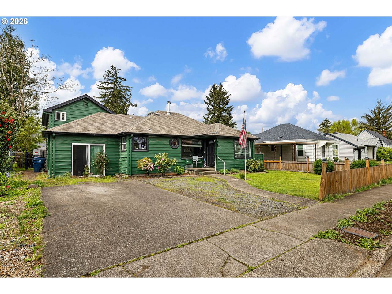220 21ST St - Photo 1