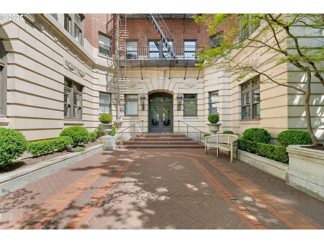 2141 Davis St - Photo 1