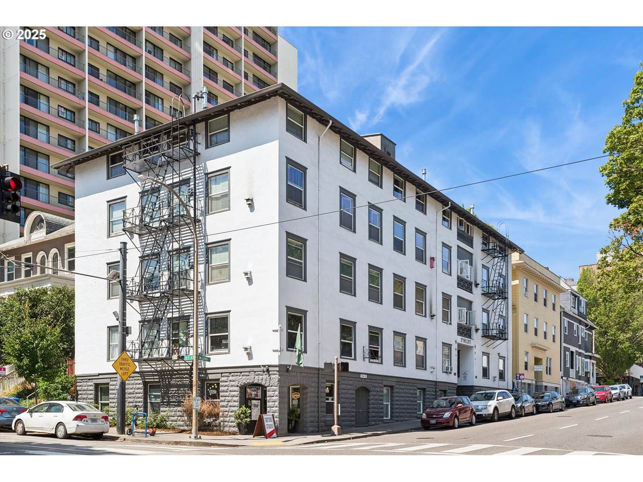 1104 Columbia St - Photo 1