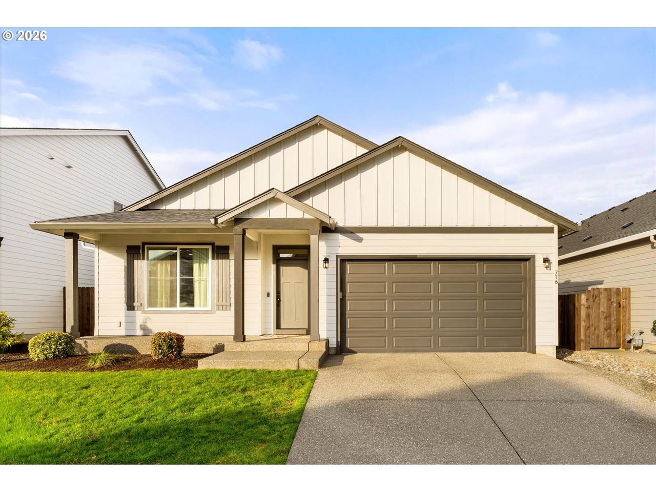 716 36TH St - Photo 1