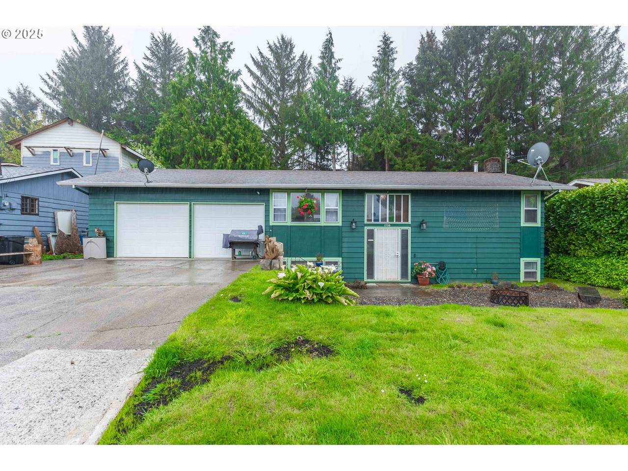 2795 Ridgeway Dr - Photo 1