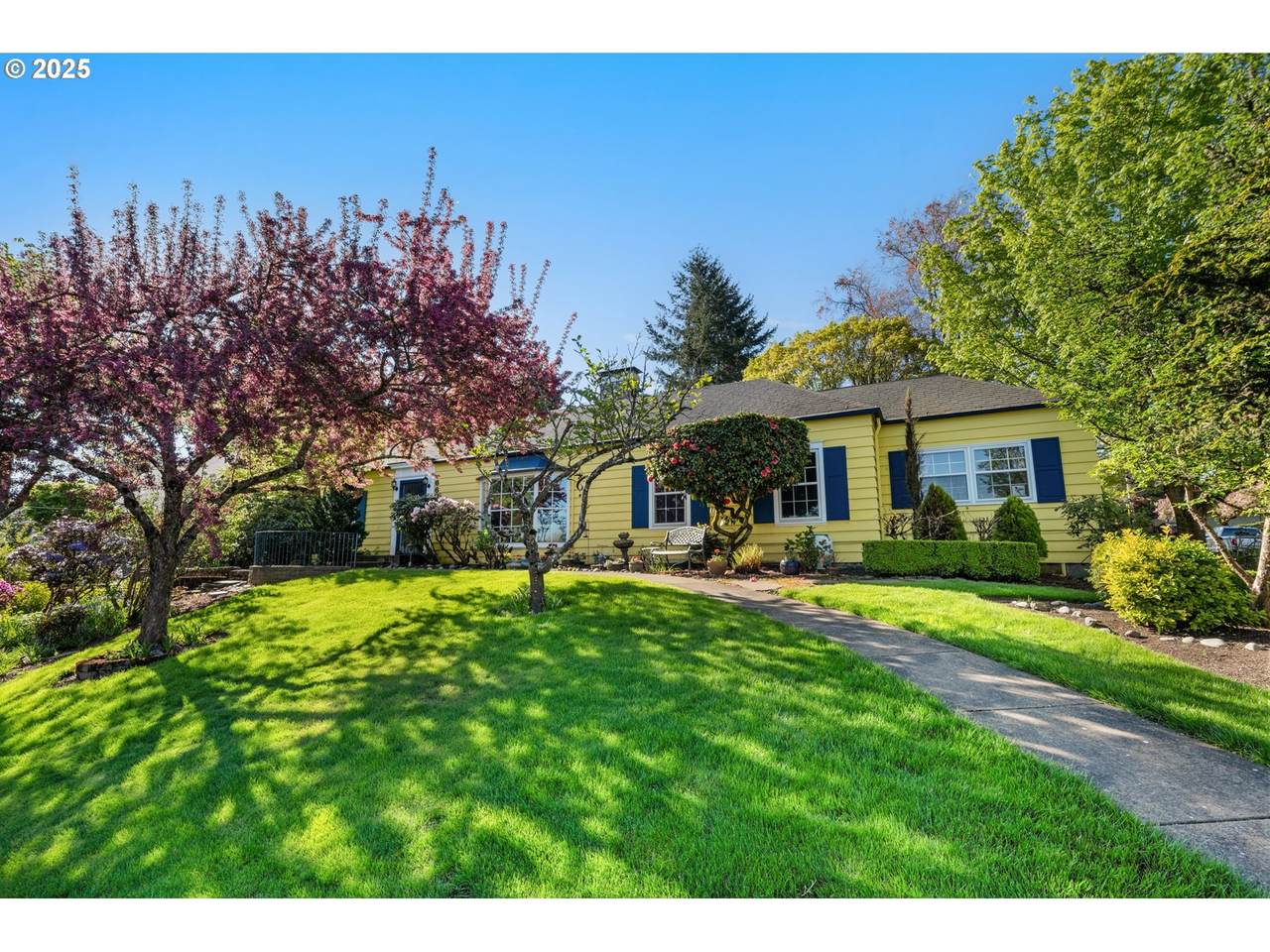 660 Evans St - Photo 1